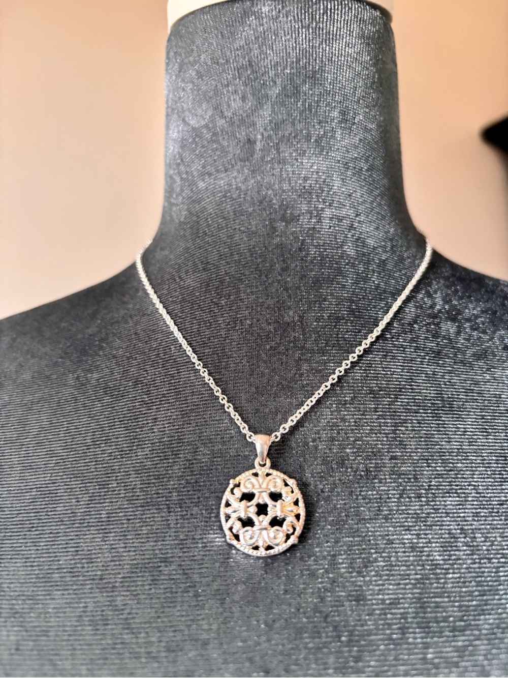 Avon Silver Filigree Round Pendant Necklace
